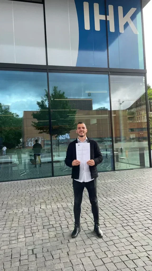 Alexandru-Luchian Stefanescu with his Computer Science degree from IHK Stuttgart